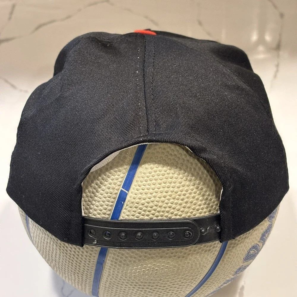 Snapback tag has